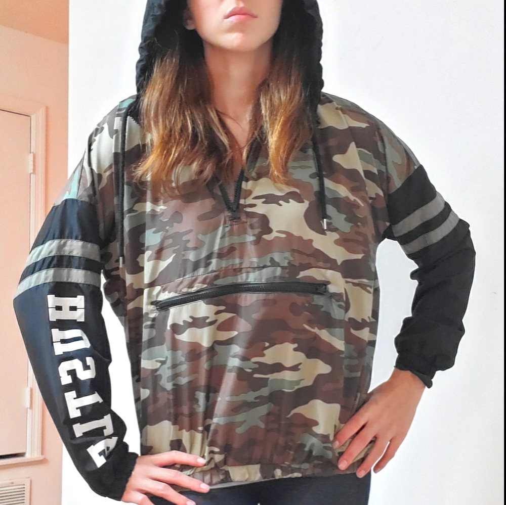 Camo "HUSTLE " pull over
